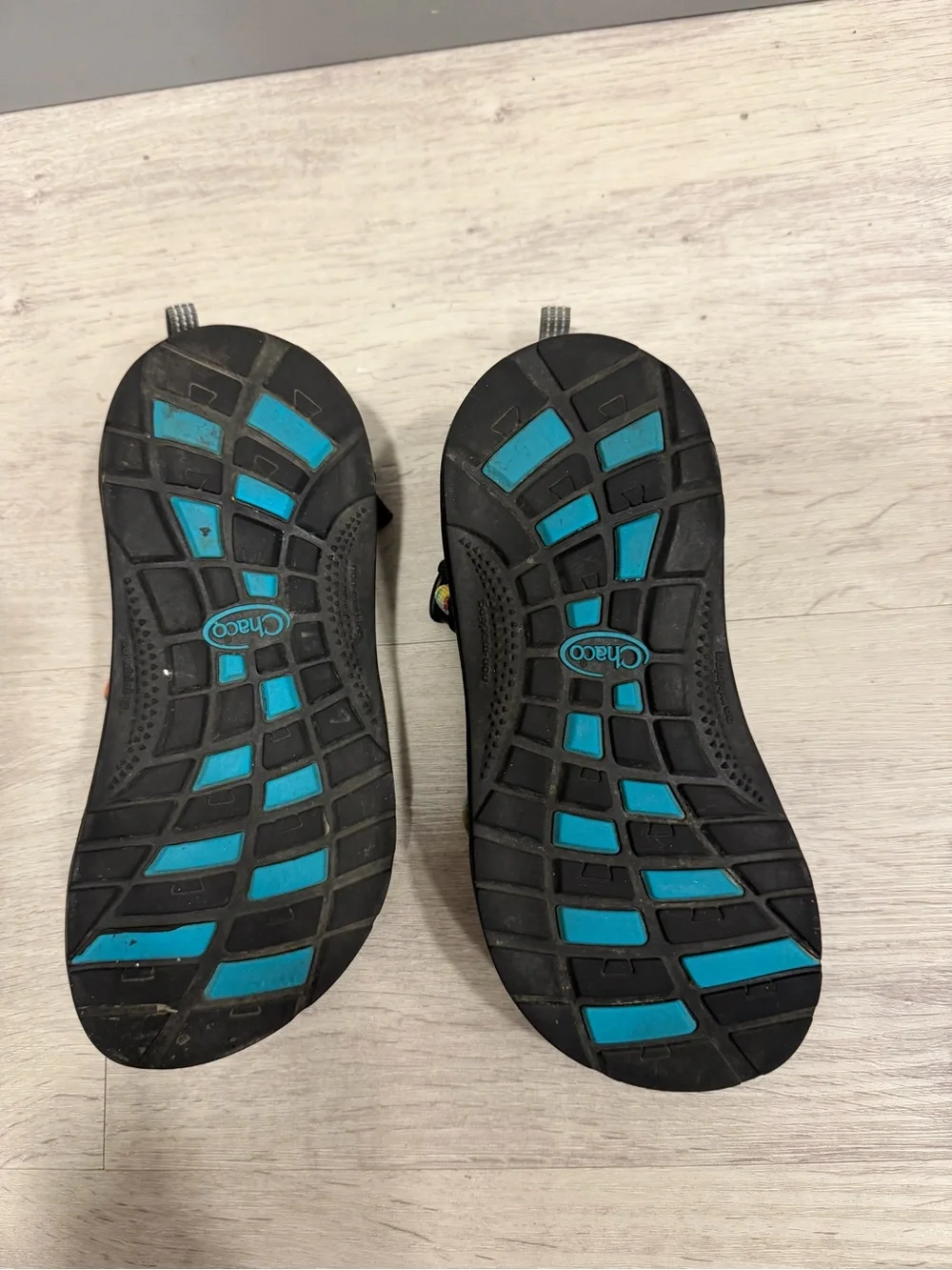 Chacos size 4 sandals - Picture 4 of 6